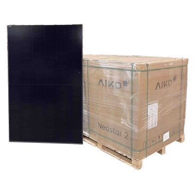 Bundel van 36 Aiko Solar Neostar ABC 455wp zonnepanelen op een pallet.