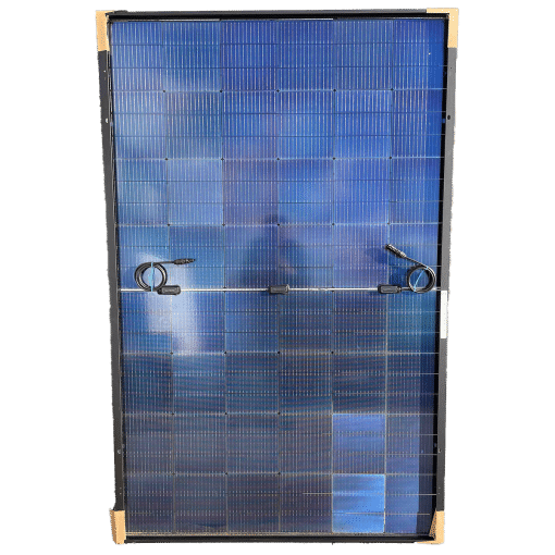 Achterkant van het Trina Solar Vertex S+ Dual Glass 435wp zonnepaneel, met zichtbaar de aansluitkabels en bevestigingspunten.